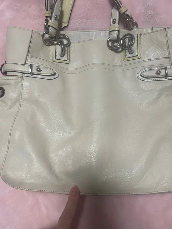 Coach - Picture 12 of 16